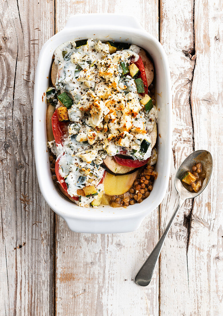 Vegetarisches Moussaka mit Zucchini, Auberginen und Feta