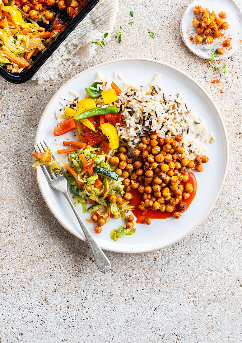 Vegetarian plate, chickpeas, rice and peppers