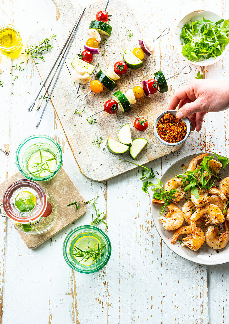 Vegetable skewers and spicy shrimps for the aperitif