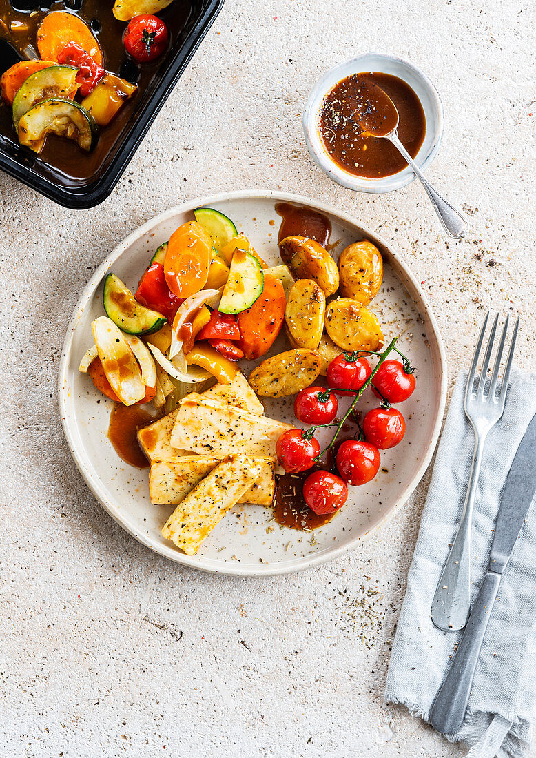 Halloumi plate, baby potatoes and summer vegetables