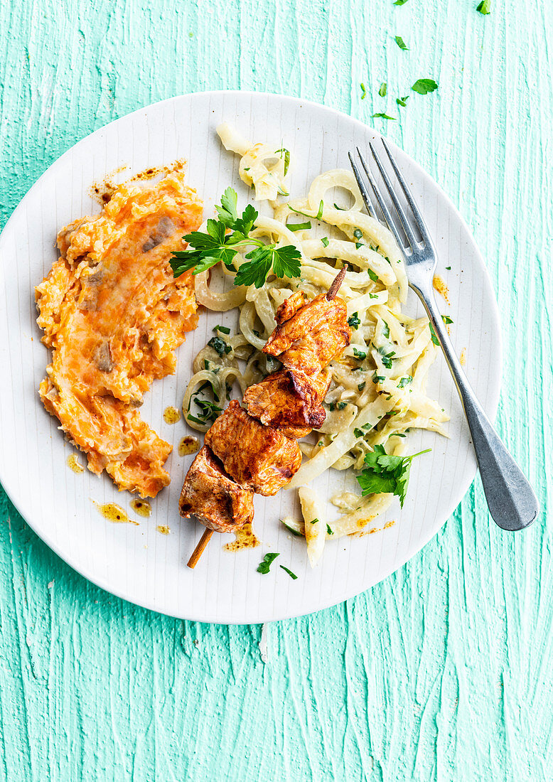 Chicken skewers with mashed carrots and white cabbage