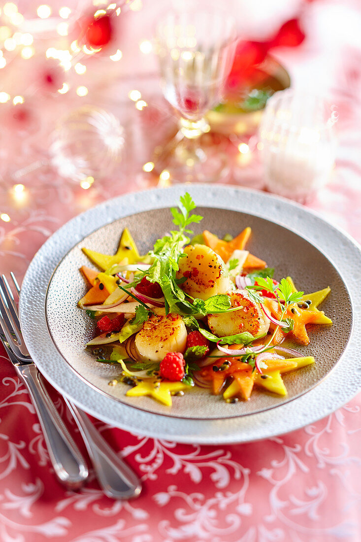Jakobsmuschelsalat mit exotischen Früchten (Weihnachten)