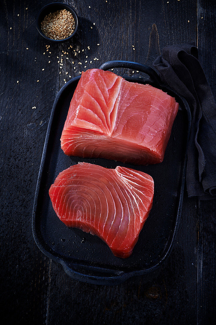 Raw red tuna