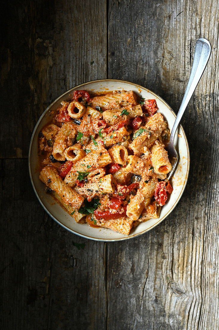 Pasta with dried tomatoes and aubergines