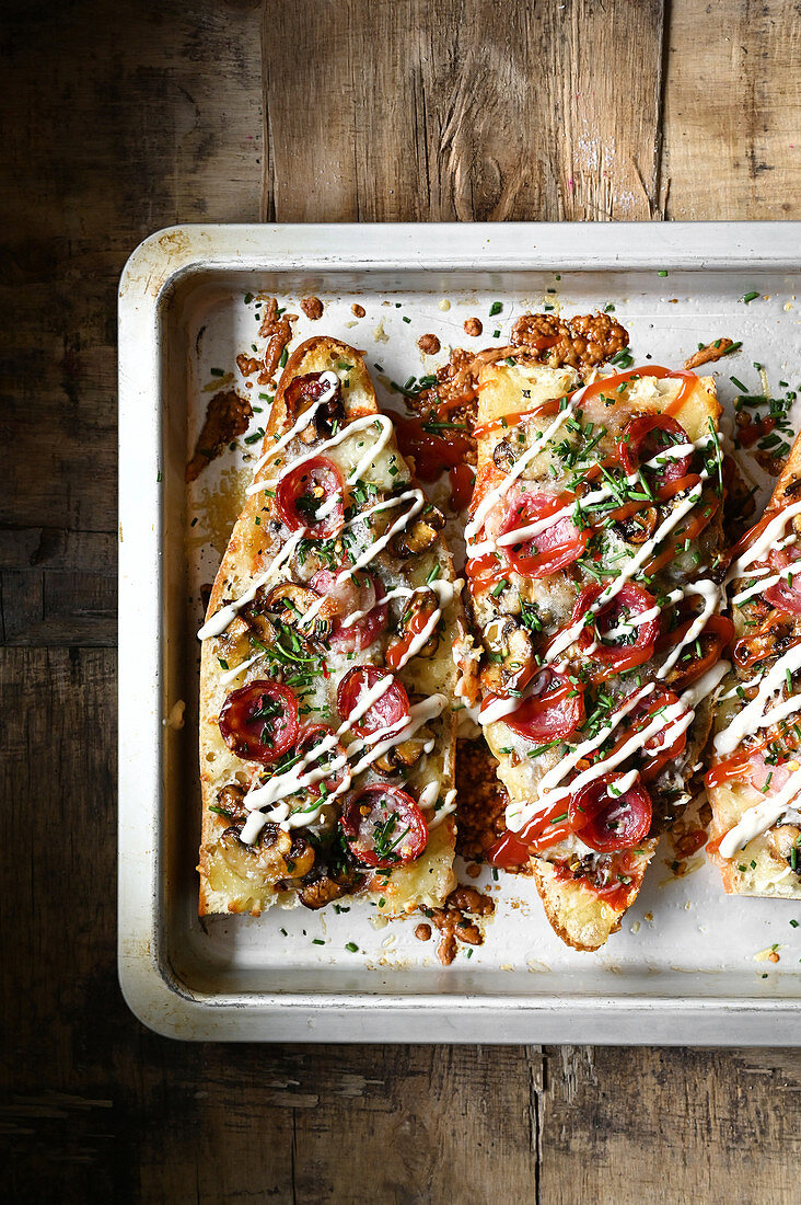 Baguette-Toast auf Pizza-Art