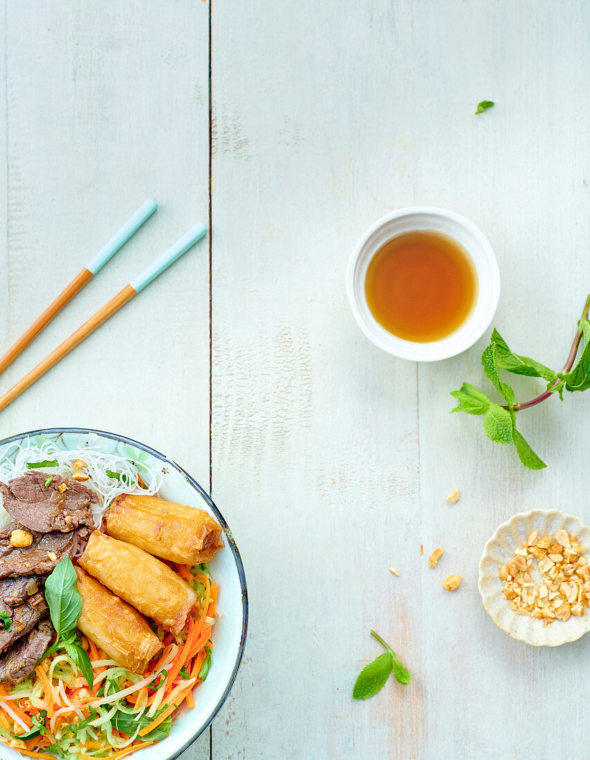 Bo Bun (Rindfleisch mit Reisnudeln, Vietnam)