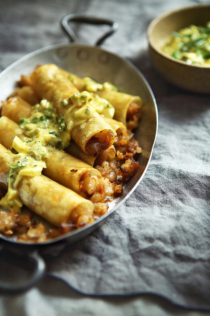 Cannelloni mit Schweinefleisch gefüllt