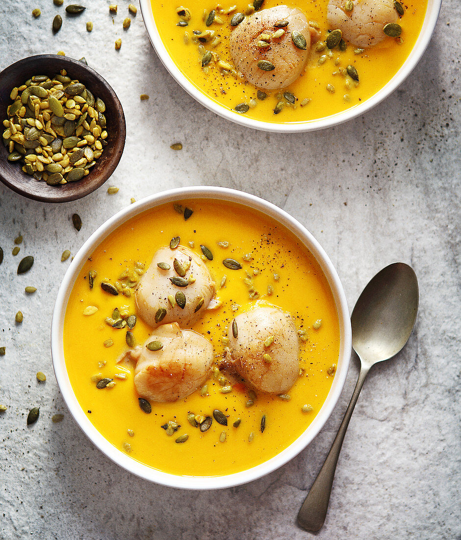 Scallops and creamed pumpkin soup