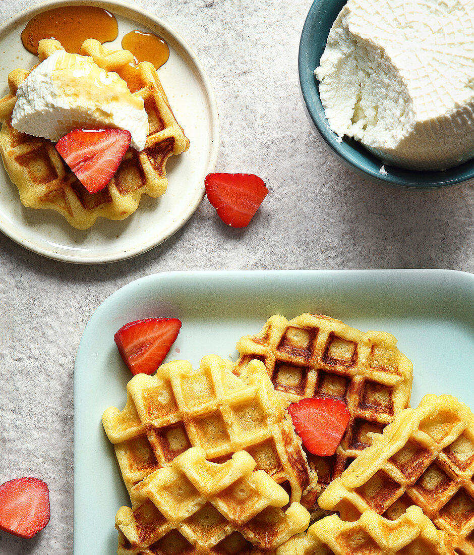 Mandel-Waffeln mit Brousse-Käse