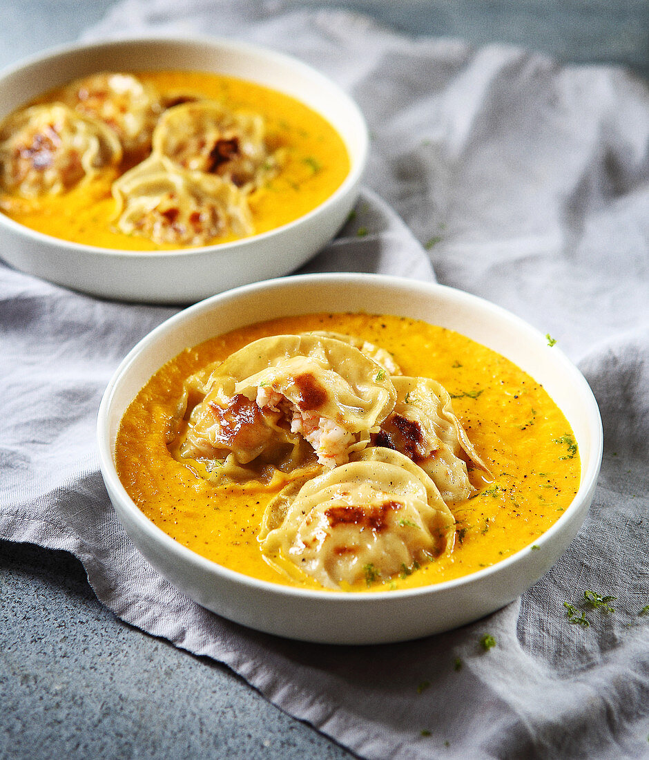 Garnelen-Tortellini in Karottencreme