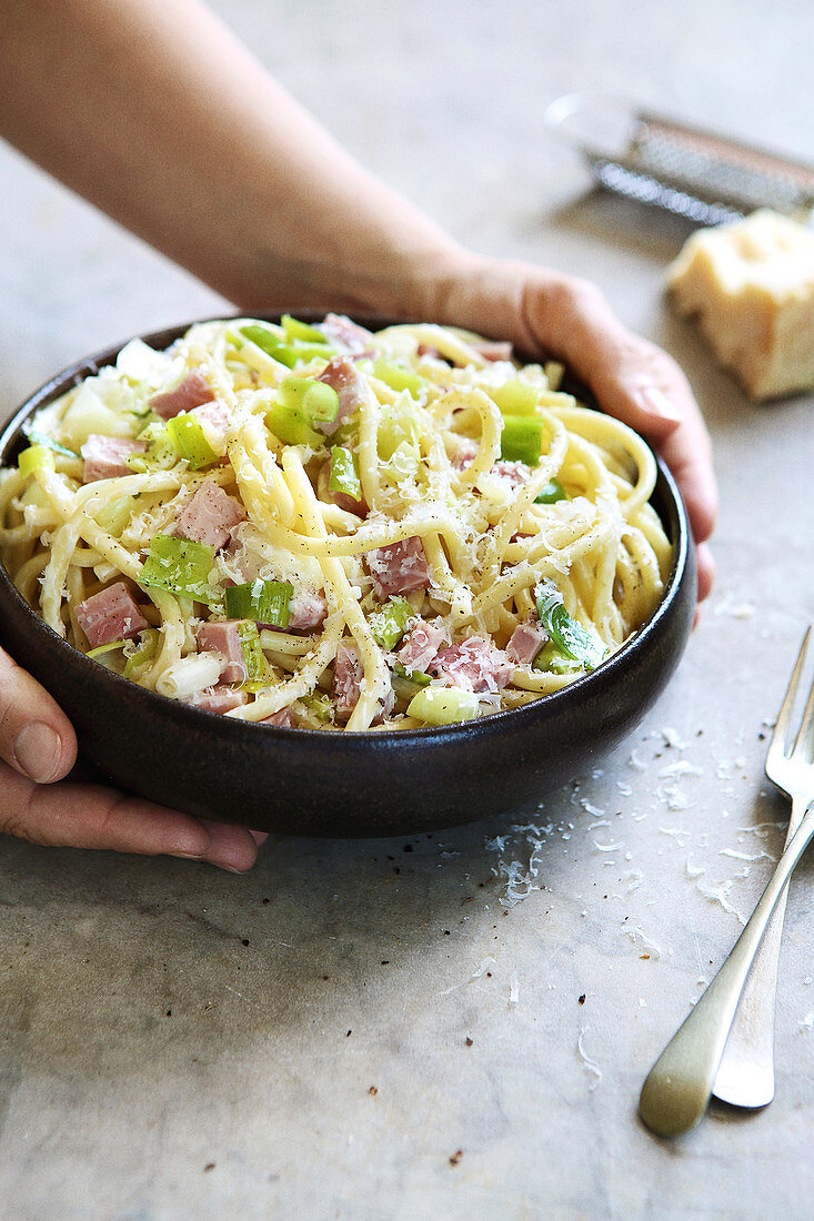 Bucatini with leeks and white ham