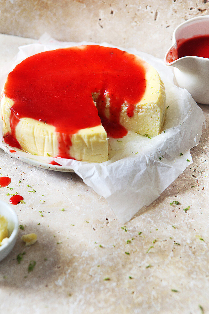 Fresh cheese cake with strawberry coulis