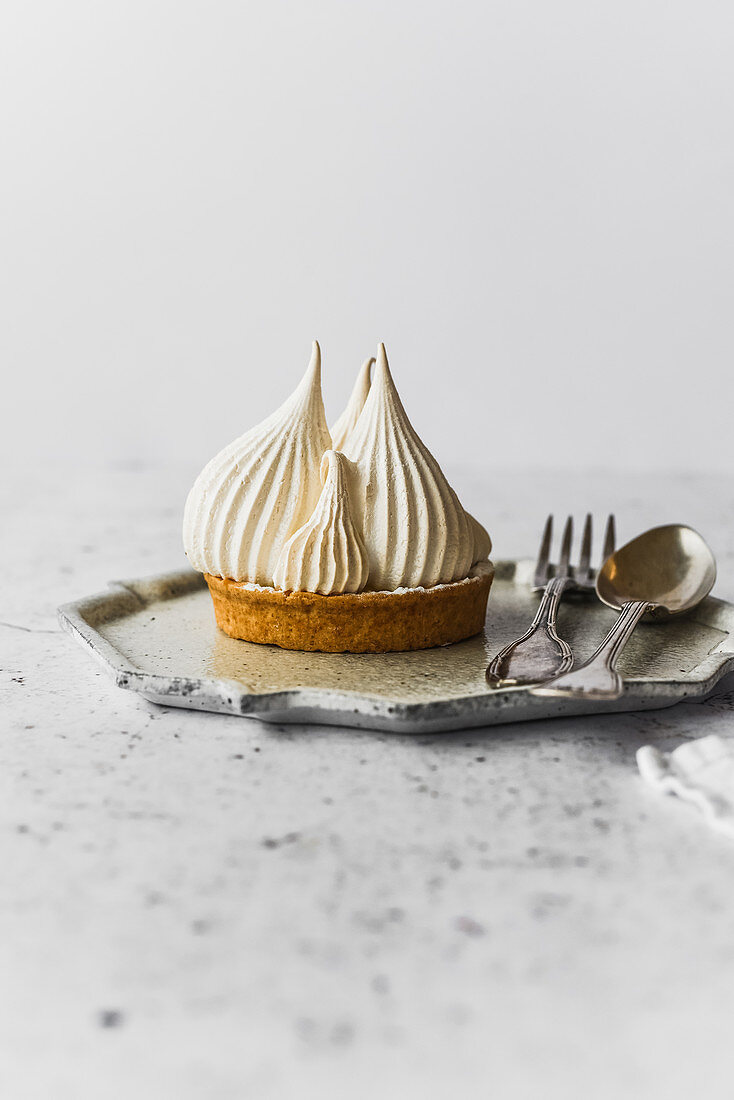 Lemon meringue tartlet