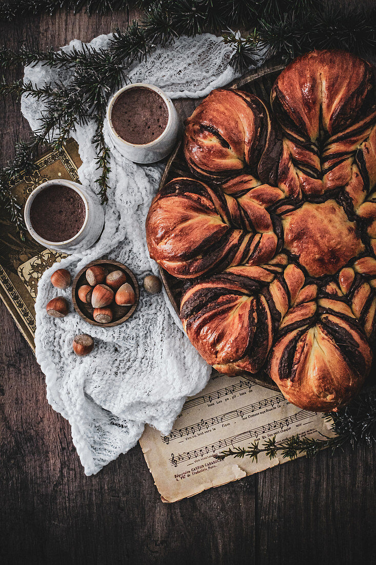 Chocolate-hazelnut snowflake brioche