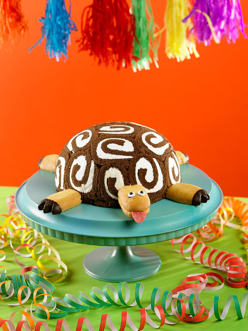 Turtle-shaped chocolate roll cake