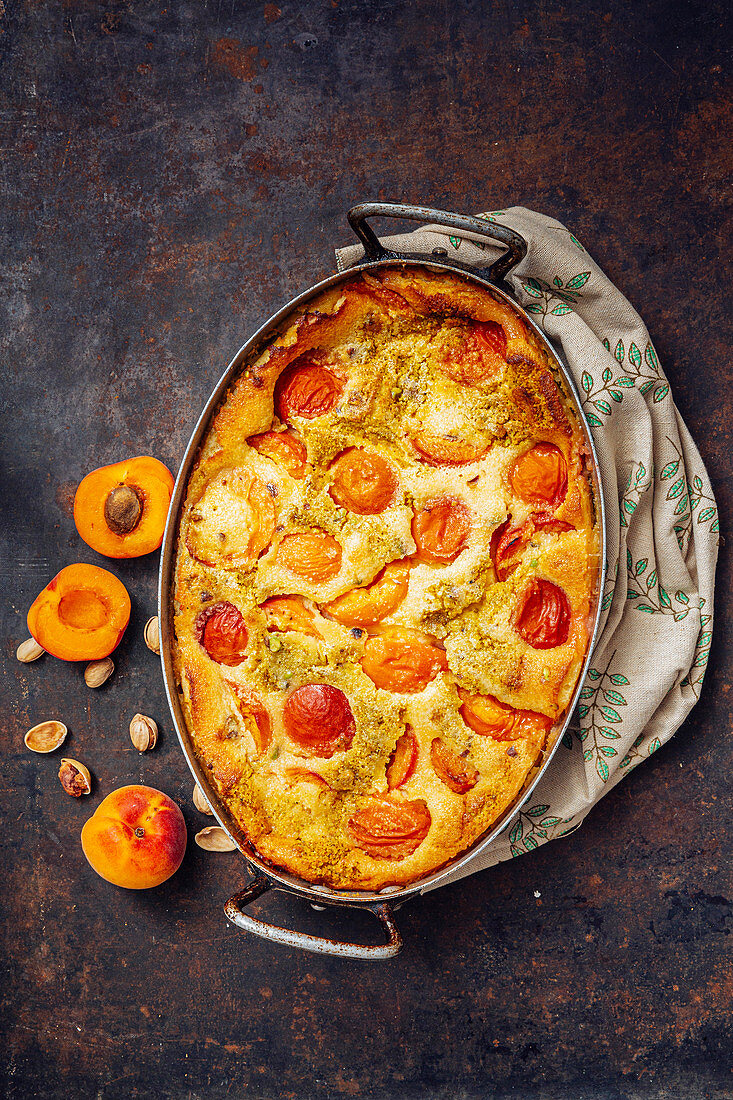 Clafoutis amandine with apricots and pistachios