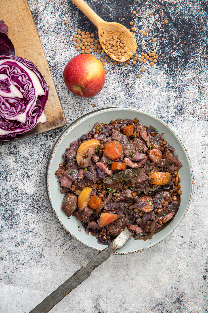 Beef stew with red cabbage, apples, lentils and cider