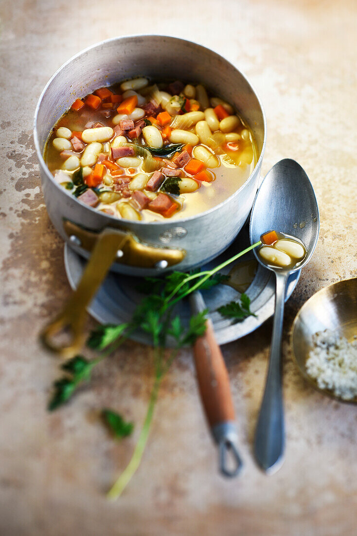 French farmer's soup with white beans, carrots and Vendée ham
