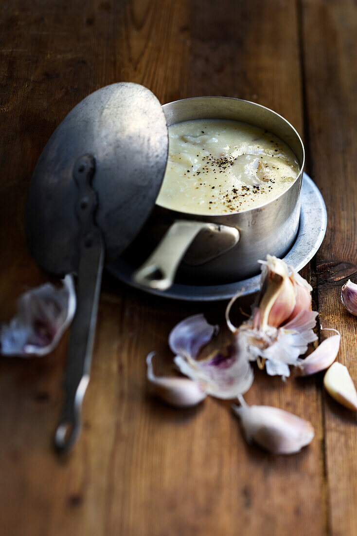 Tourin à l'ail (French garlic soup)