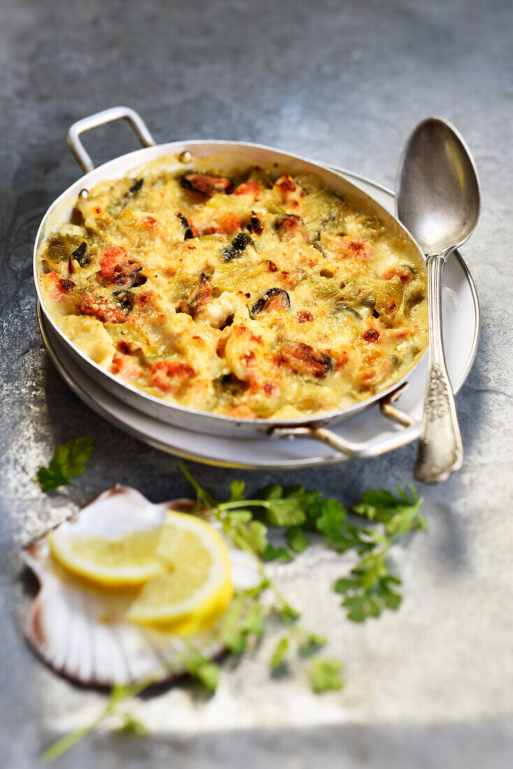 Seafood gratin with mussels, pollack, shrimp and leeks