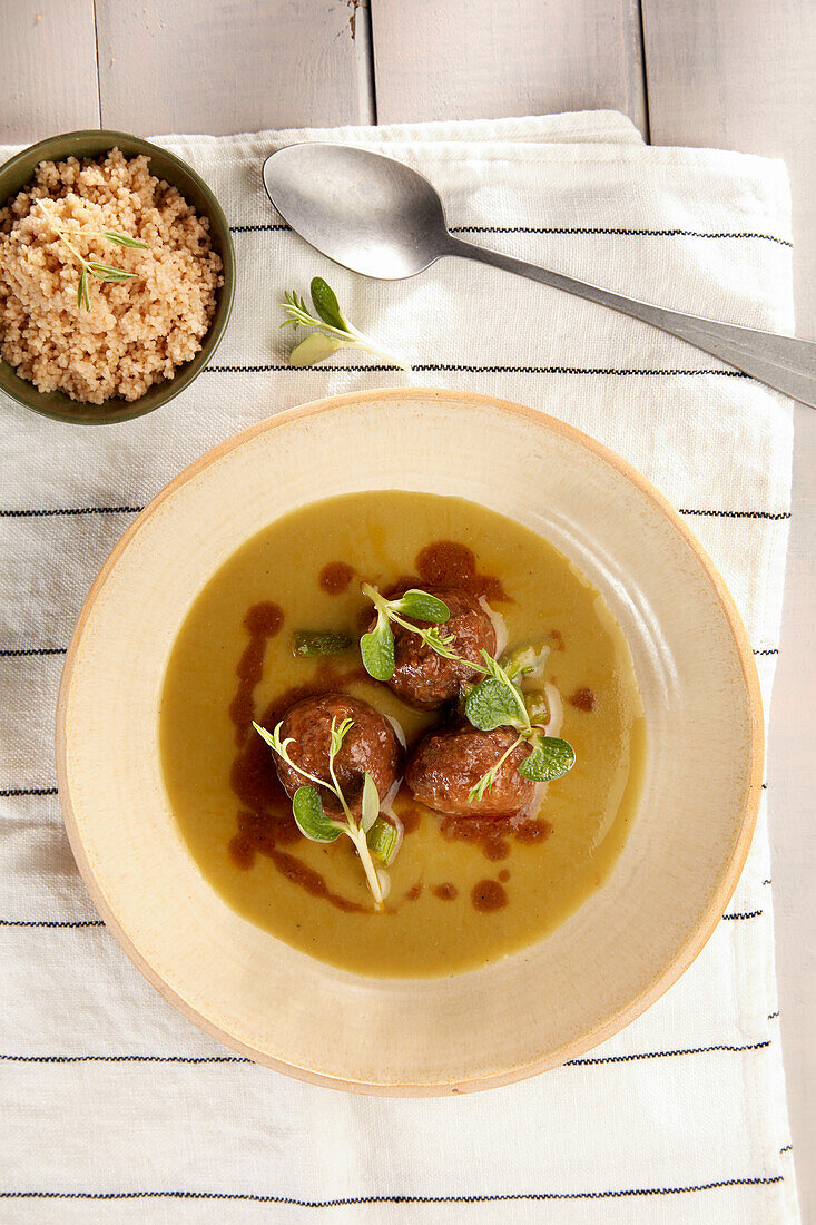 Cream of pea soup with meatballs