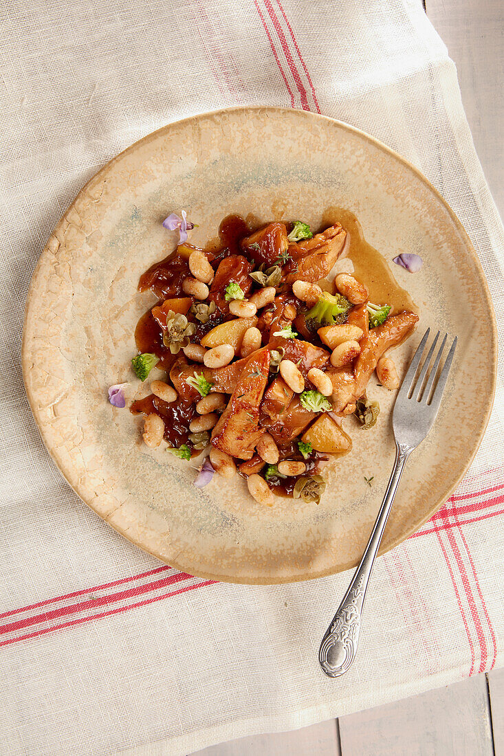 Chicken with apples, white beans and capers