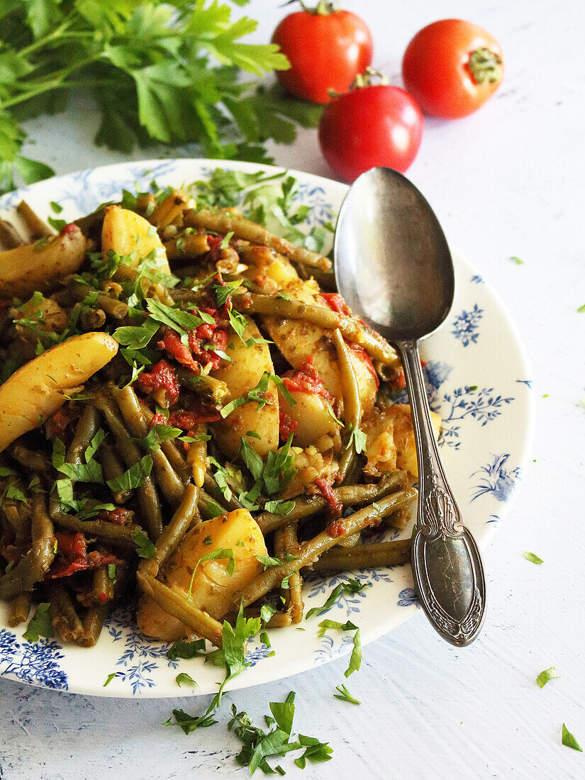 Potato dish with green beans and tomatoes