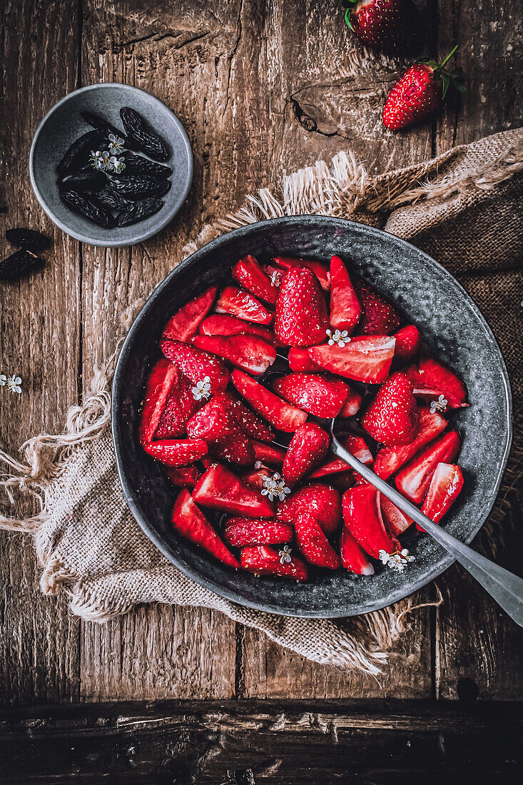 Strawberry salad with tonka