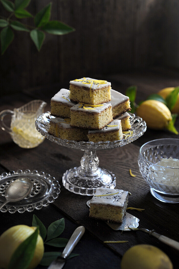 Lemon poppy seed cake