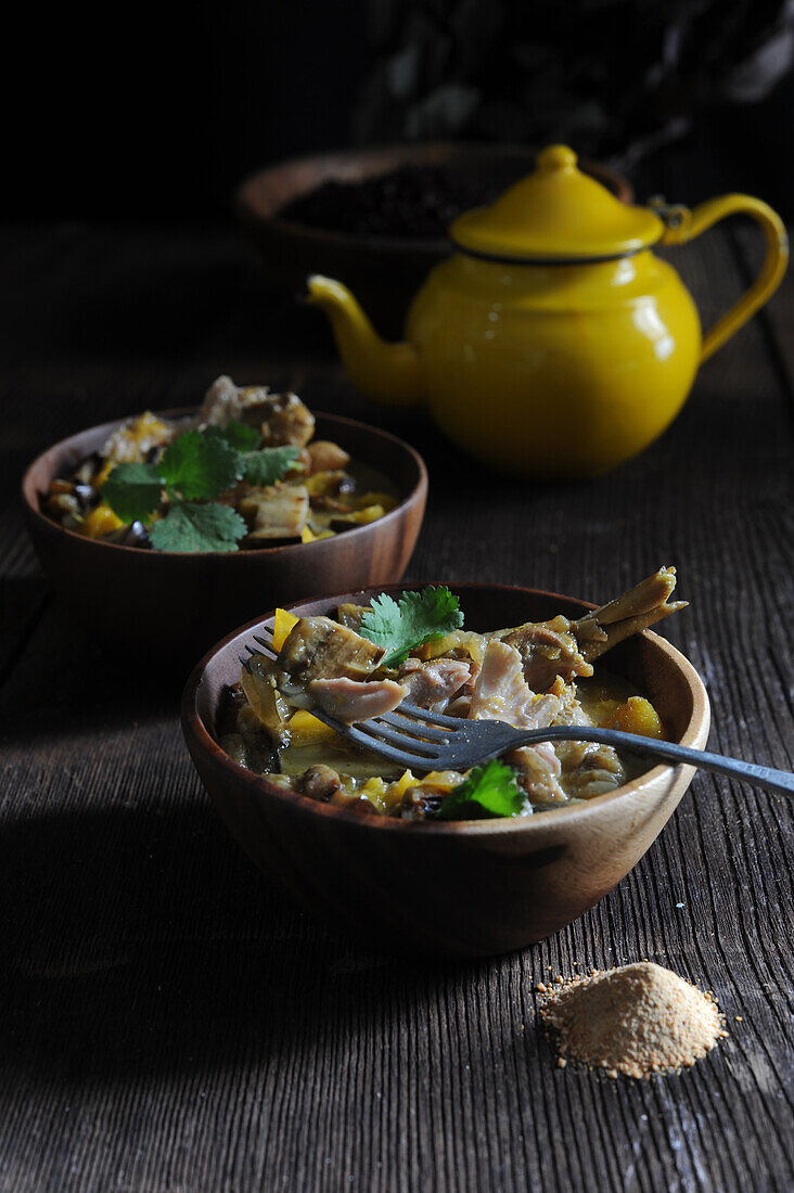 Chicken colombo with pineapple powder