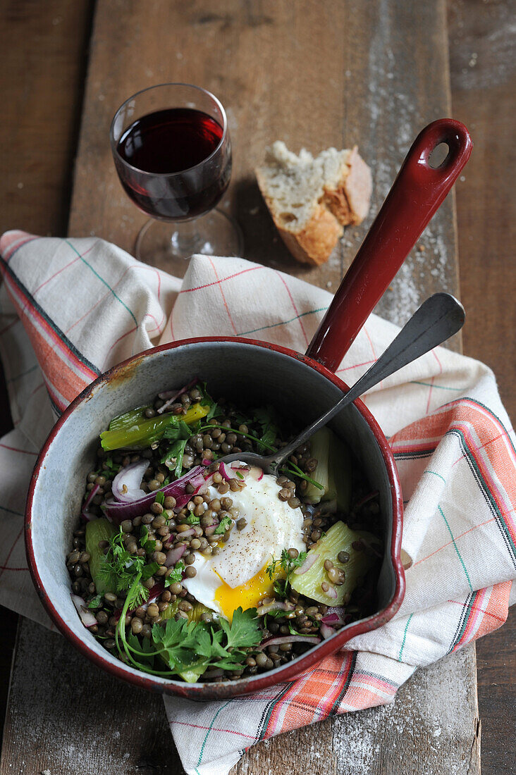 Lentil casserole with fennel and poached egg