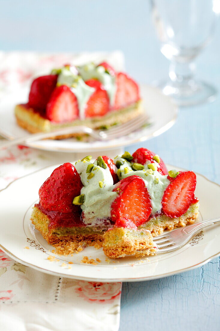 Strawberry and pistachio cake