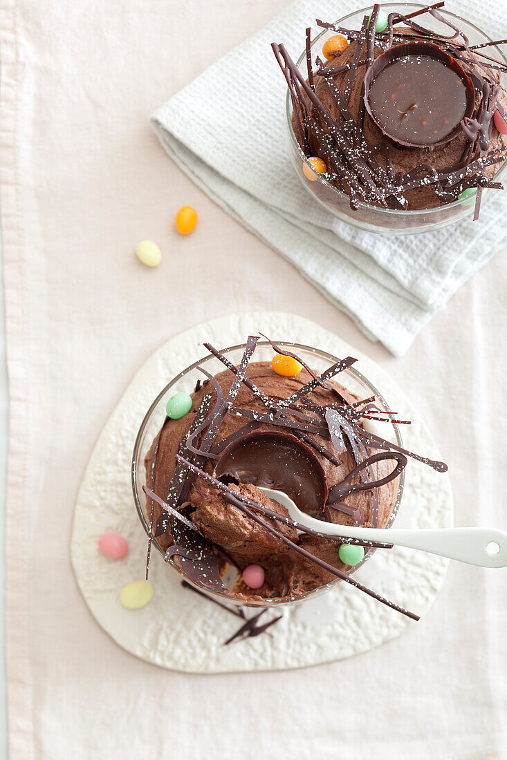 Chocolate mousse in nests for Easter