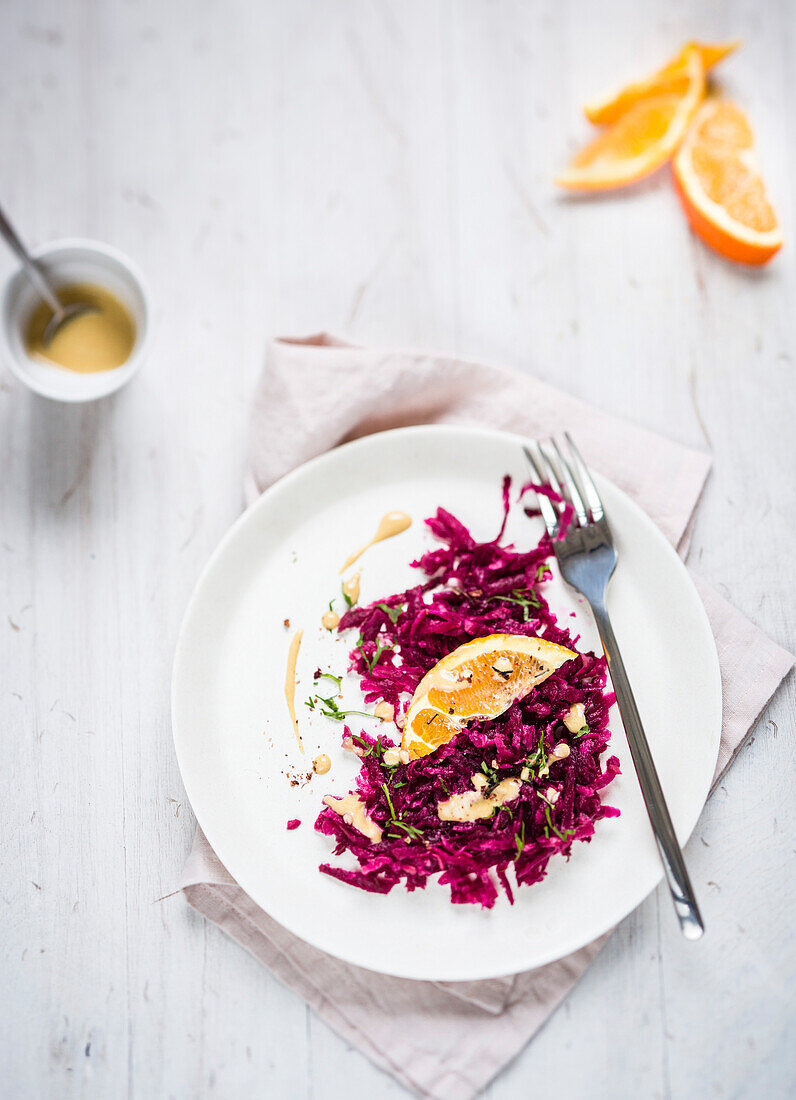 Red cabbage salad with orange