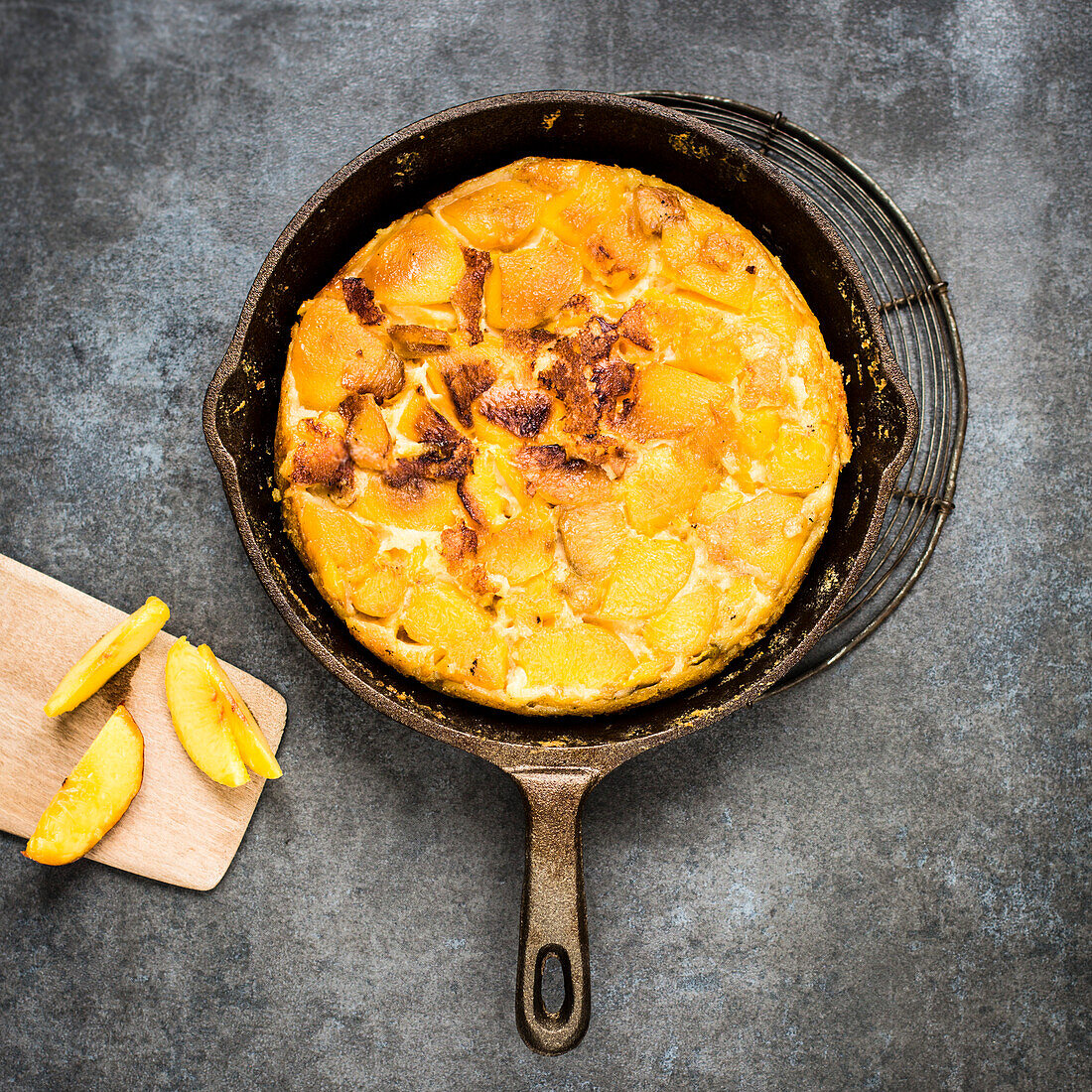 Pfirsichkuchen in der Pfanne gebacken