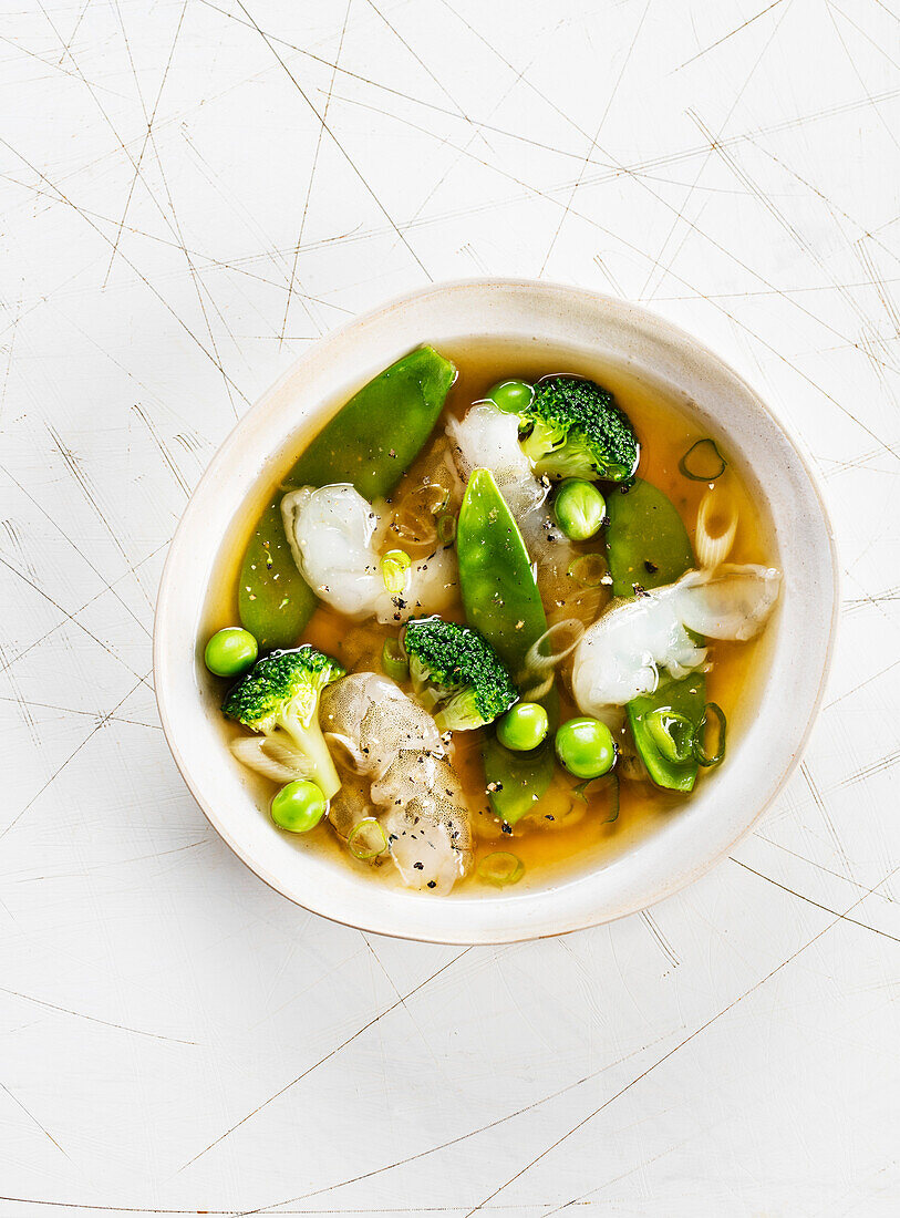Shrimp broth with green vegetables