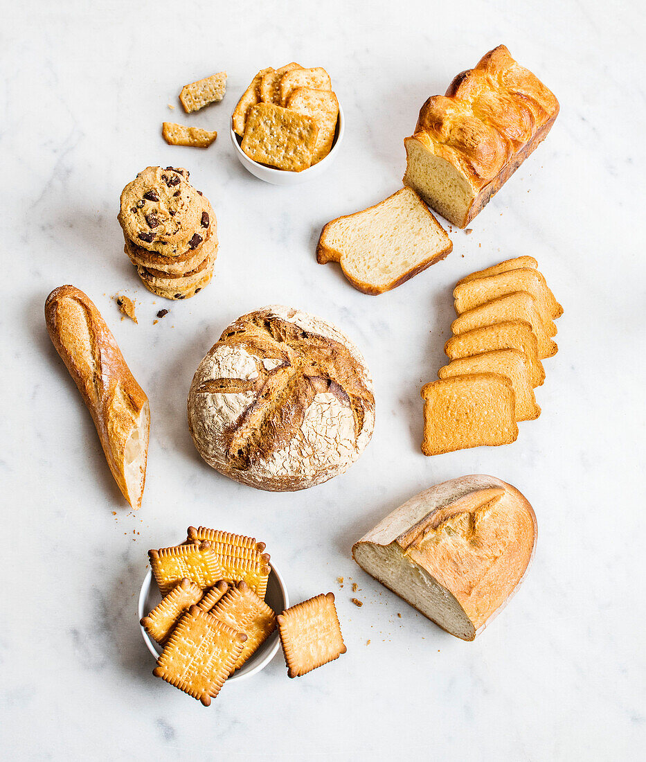 Verschiedene Sorten Brot, Gebäck und Plätzchen