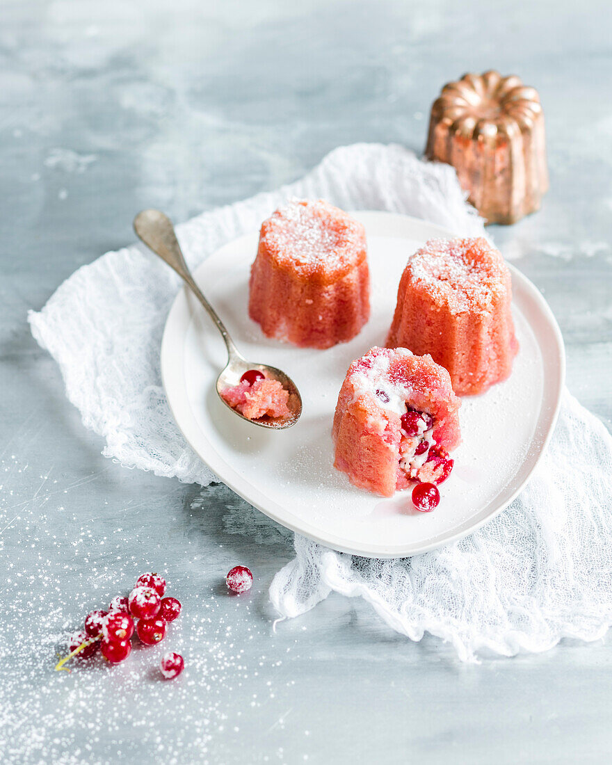 Canele with currants