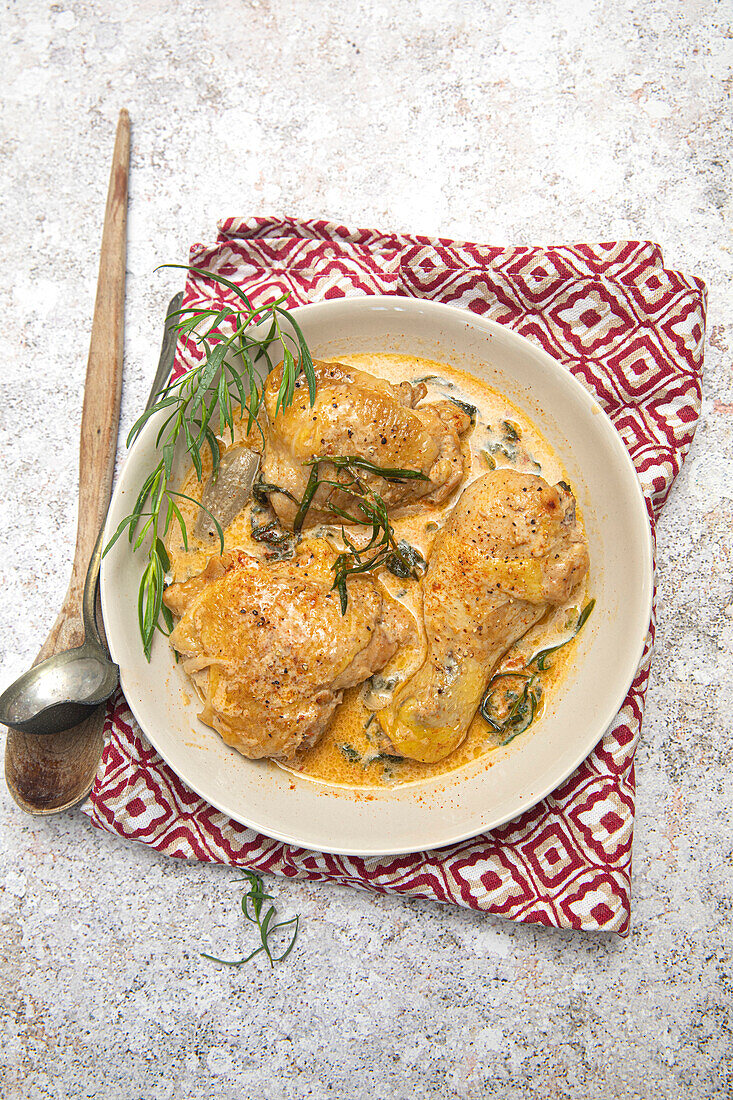 Chicken with spinach in onion, paprika and tarragon sauce