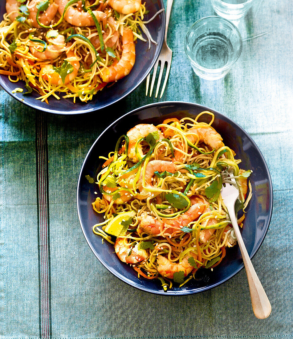Fried vegetable spaghetti with prawns