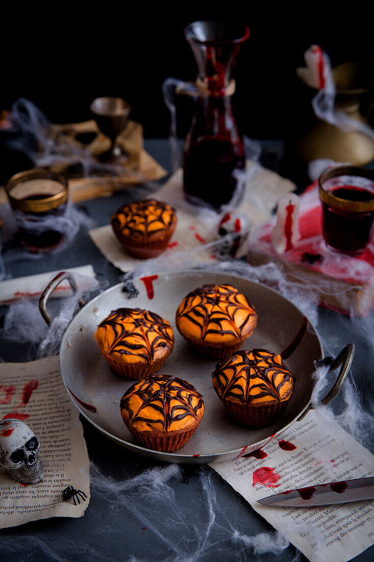 Spinnennetz-Cupcakes für Halloween