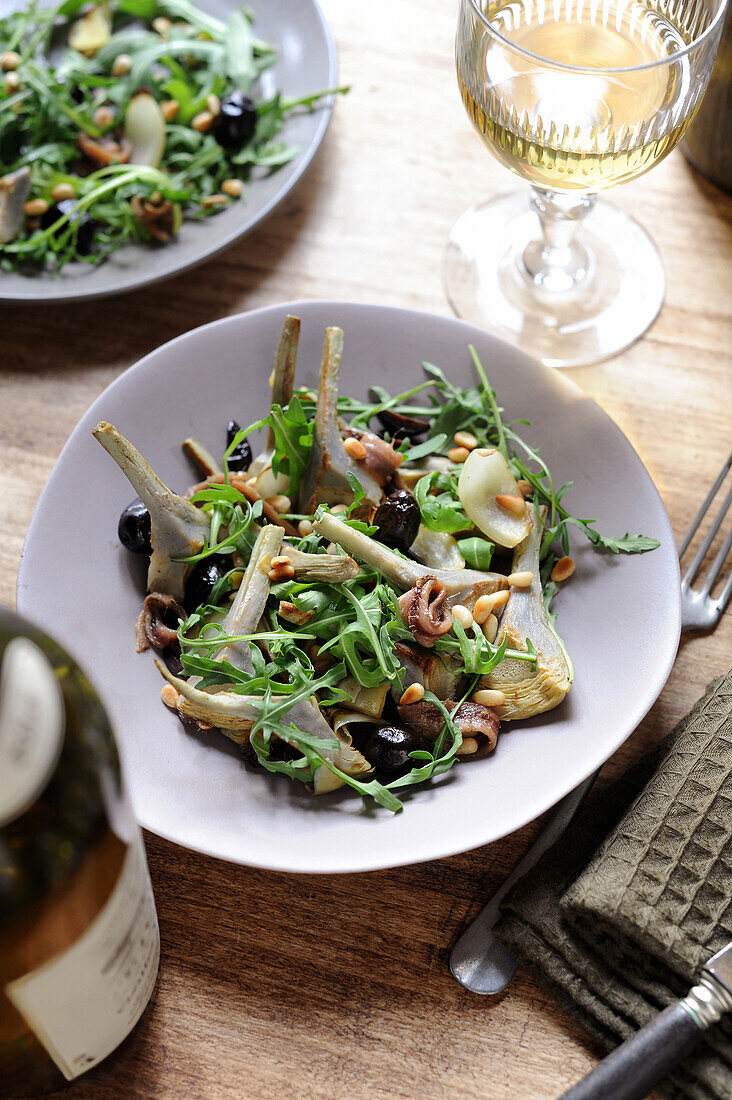 Artichoke salad with rocket, olives and anchovies