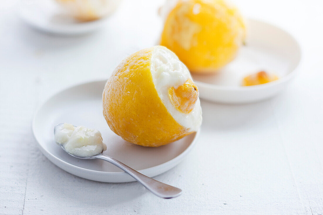 Gefrorene Zitronen als Dessert