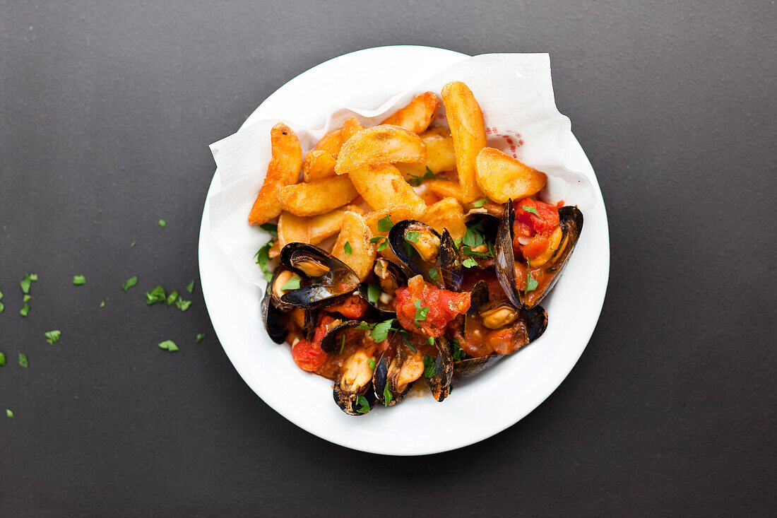 Mussels with tomatoes and potatoes