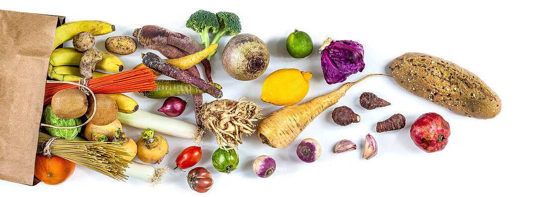 Shopping bag with vegetables, fruit, bread and pasta