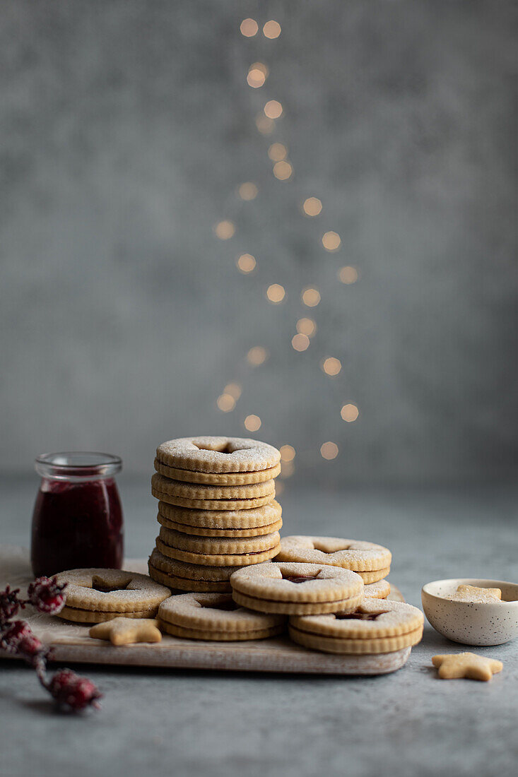 Linzer cookies with jam for Christmas