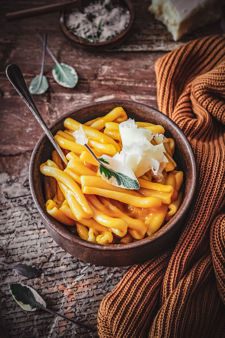 Pasta with butternut squash sauce