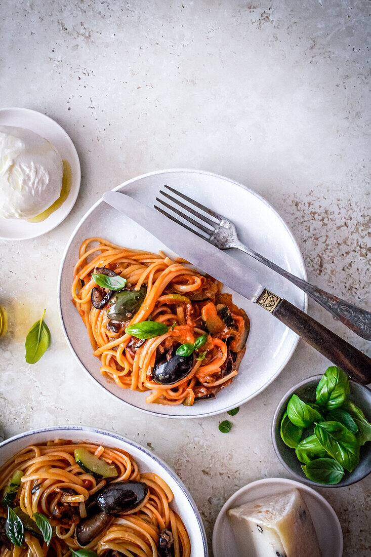Spaghettis with courgettes and grilled aubergines
