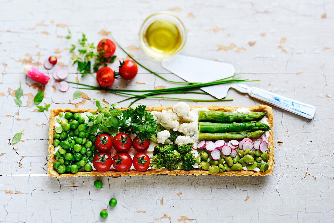 Rechteckige Tarte mit Gartengemüse