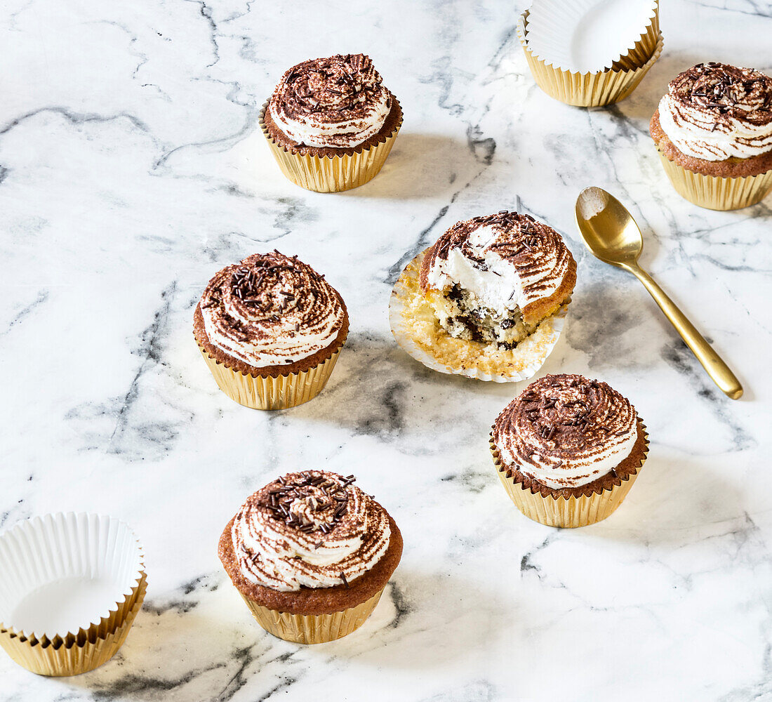 Cupcakes with chocolate and meringue